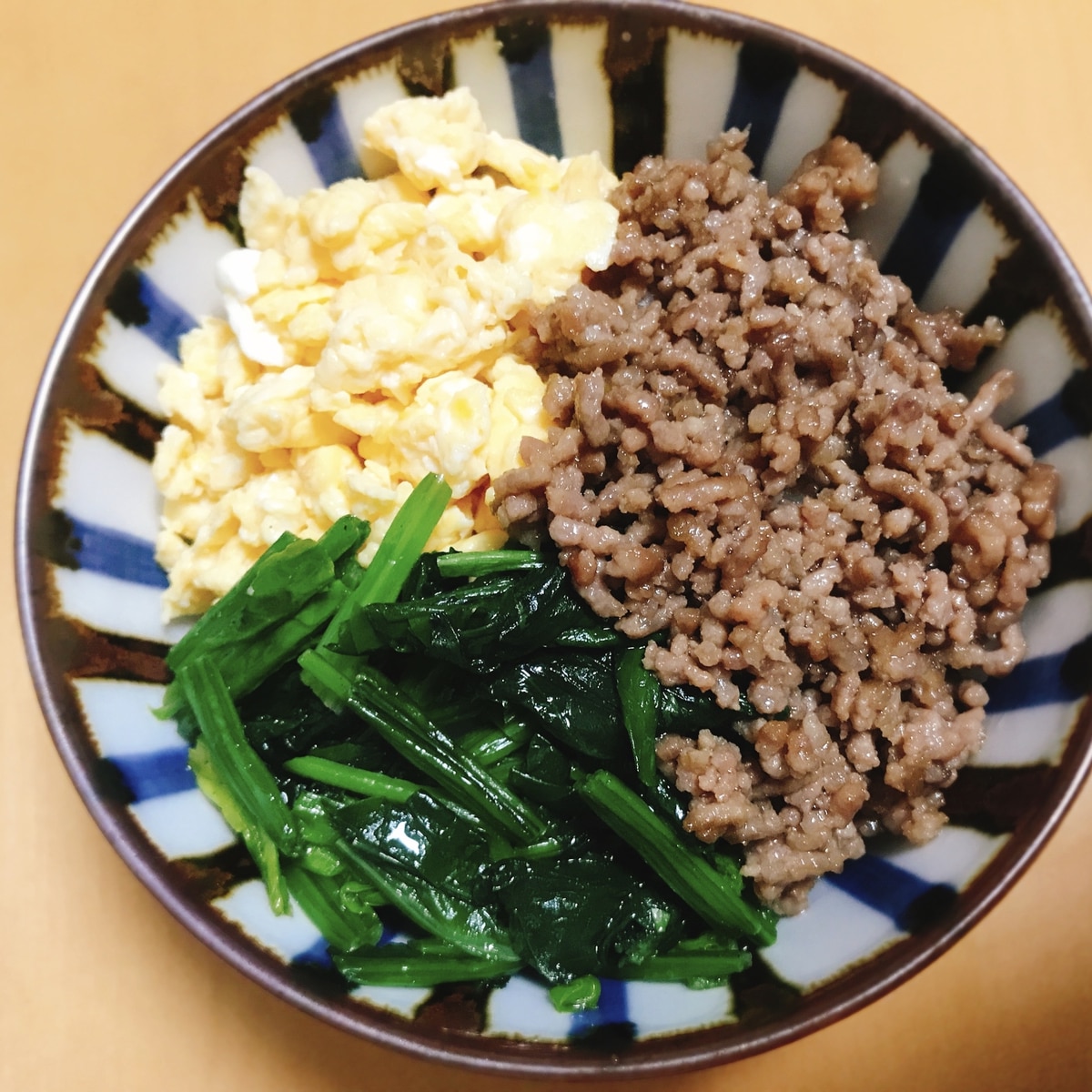 すき焼のたれで簡単 ほうれん草の3色そぼろ丼 レシピ 作り方 By Cocopoteito 楽天レシピ すき焼のたれで簡単 ほうれん草の3色そぼろ丼 レシピ 作り方 By Cocopoteito 楽天レシピ
